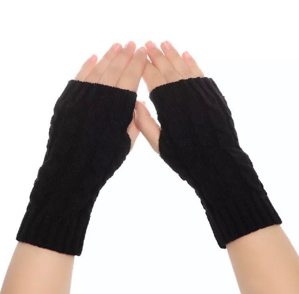 MEGZTOS PIRŠTINĖS-RIEŠINĖS MOTERIMS su pynėm juodos