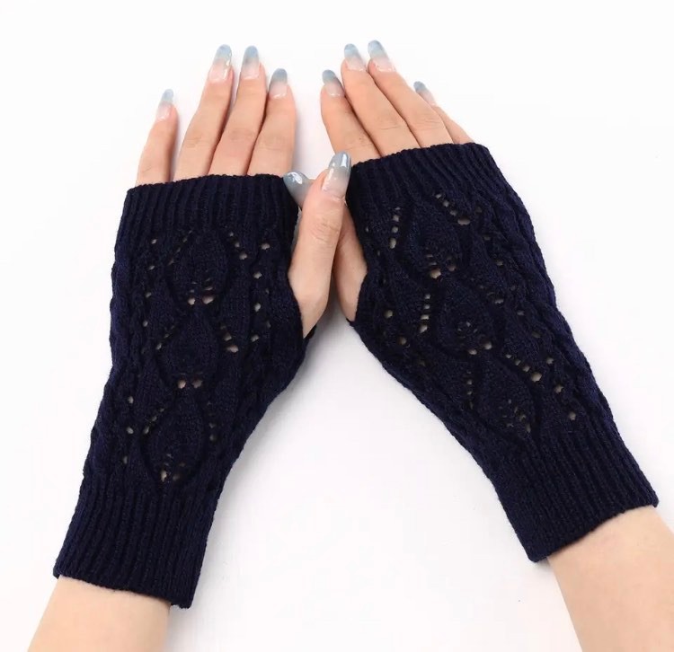 MEGZTOS PIRŠTINĖS-RIEŠINĖS MOTERIMS,  juodos