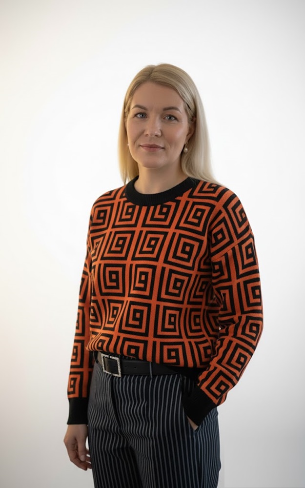 Megztinis moterims su raštais